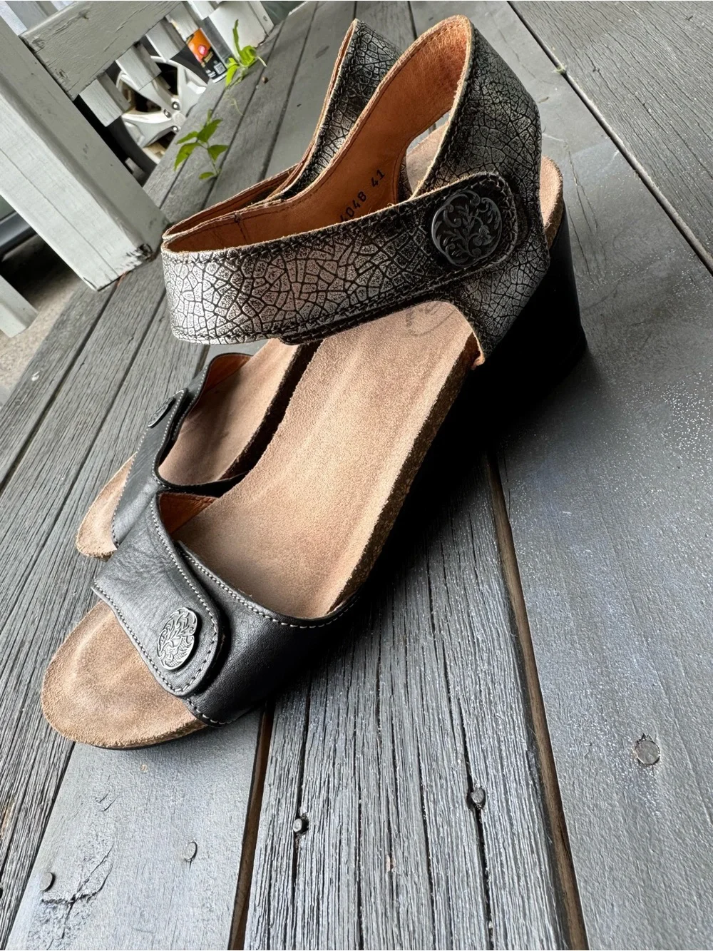 Women’s Taos Metallic Pewter leather wedge sandals orthopedic  sz 10